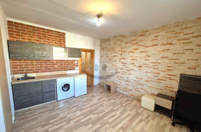 Renovated studio apartment in the sought-after location of Komárna