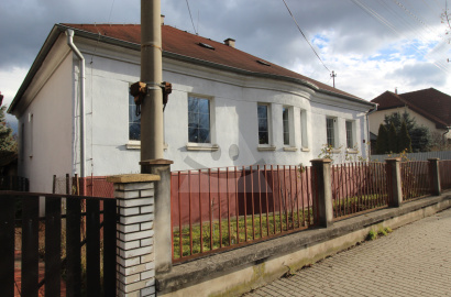 Family house in the center of Martin, plot of land 1049 m2 - ideal for living and business