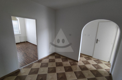 Partially renovated 3-room apartment with loggia / 72 m2 / - Kysucké Nové Mesto